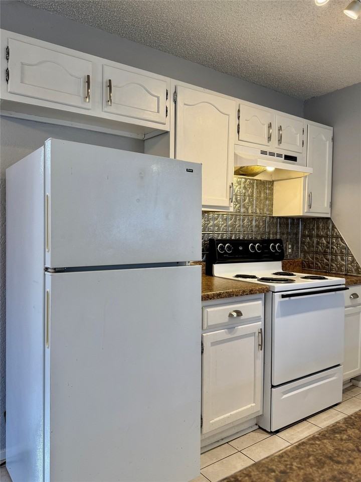 3749 Radcliff Rd - Photo 5 of 16