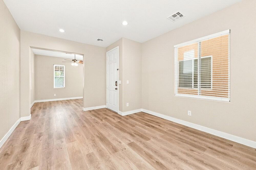 10945 Florence Hills St - Photo 4 of 17