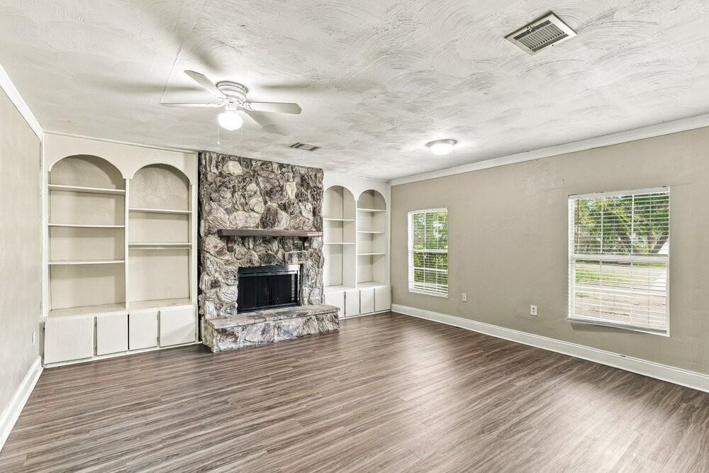 2811 26th St - Photo 5 of 17