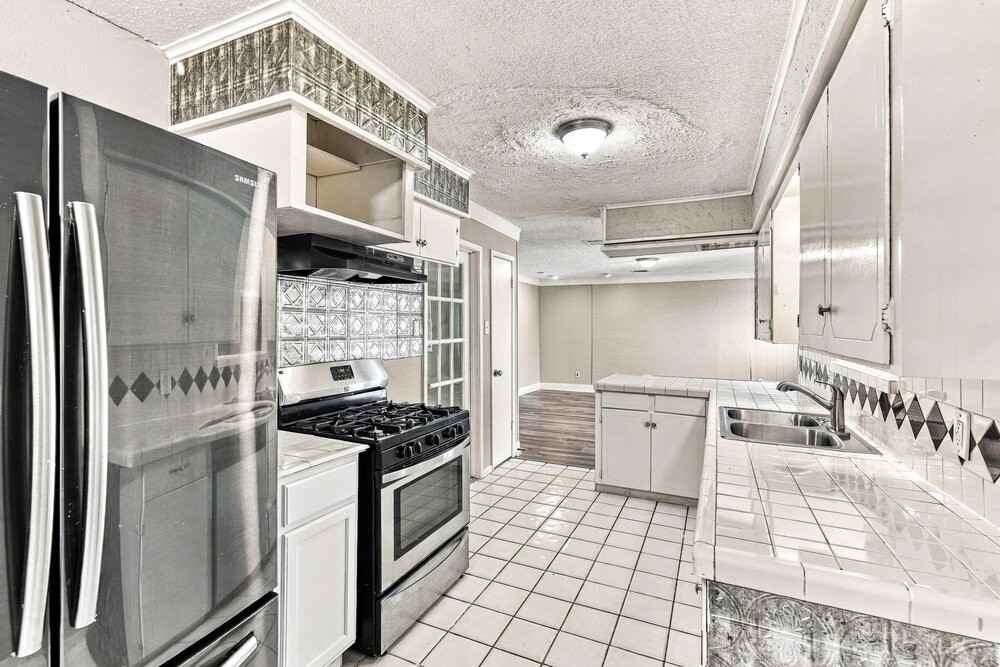 2811 26th St - Photo 7 of 17