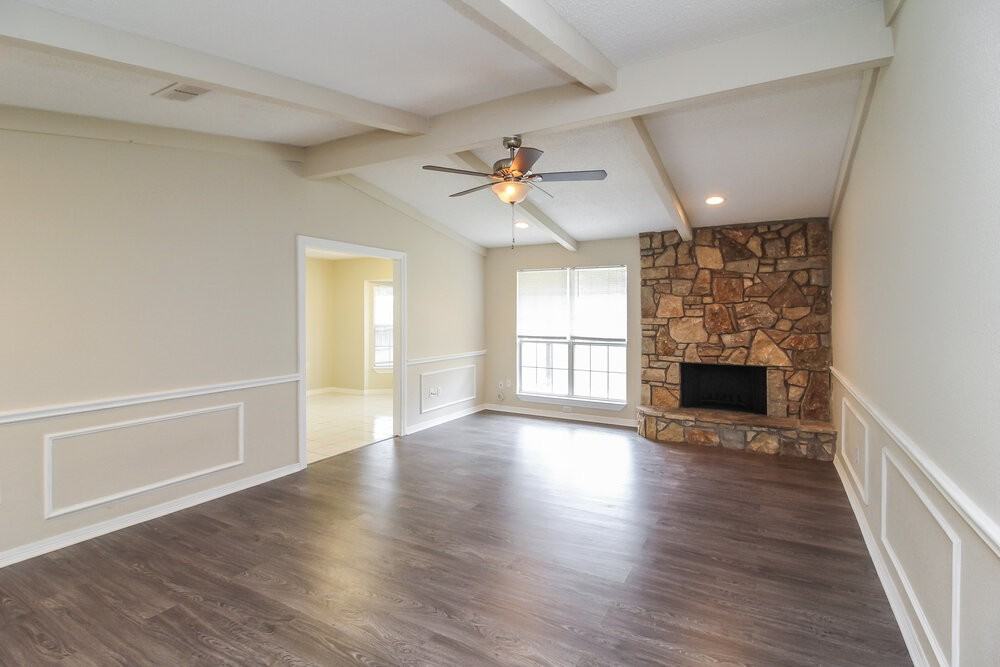 4715 N Prairieview Ct - Photo 3 of 15
