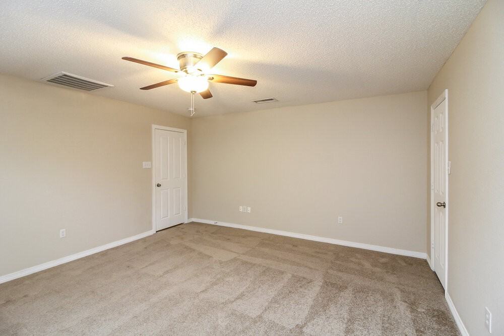 4715 N Prairieview Ct - Photo 5 of 15