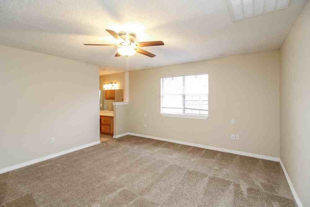 4715 N Prairieview Ct - Photo 6 of 15