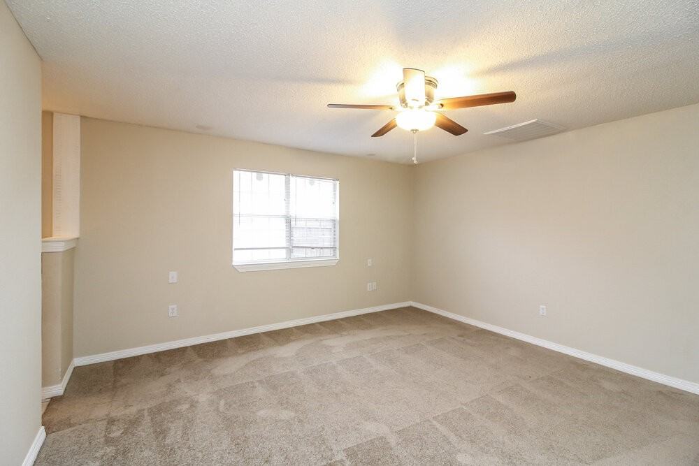 4715 N Prairieview Ct - Photo 7 of 15
