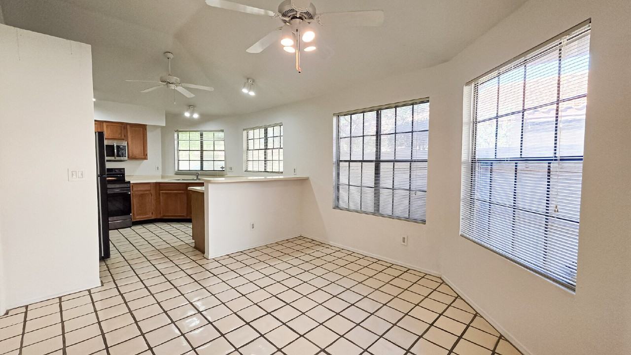4824 W Del Rio St - Photo 5 of 23