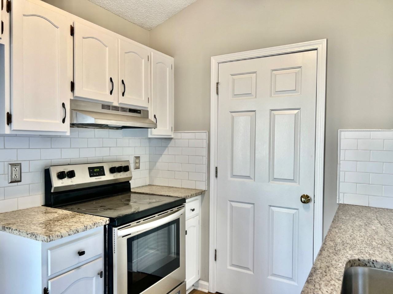 5900 Coral Ridge Ln - Photo 5 of 23