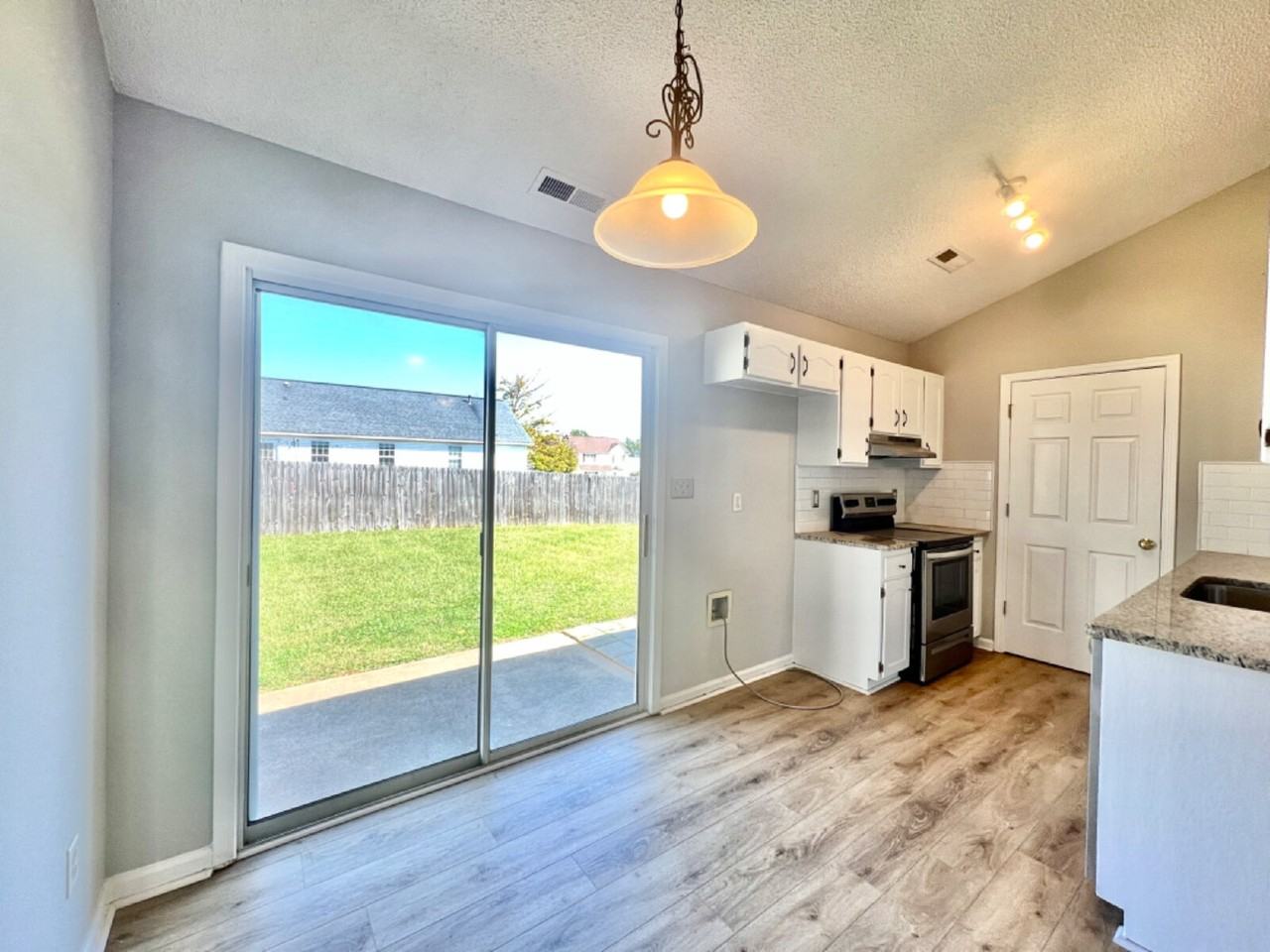 5900 Coral Ridge Ln - Photo 7 of 23