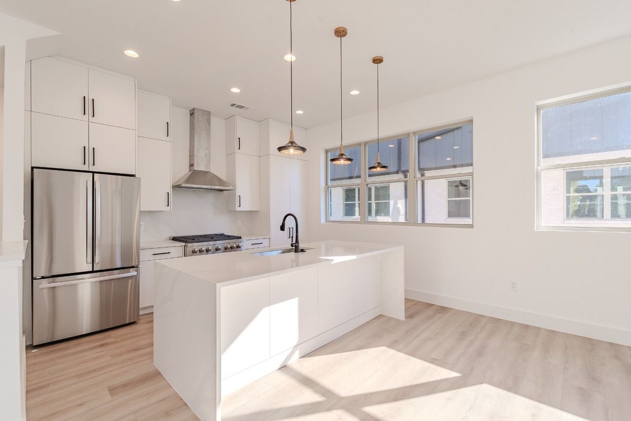 1636 Mary St - Photo 7 of 35