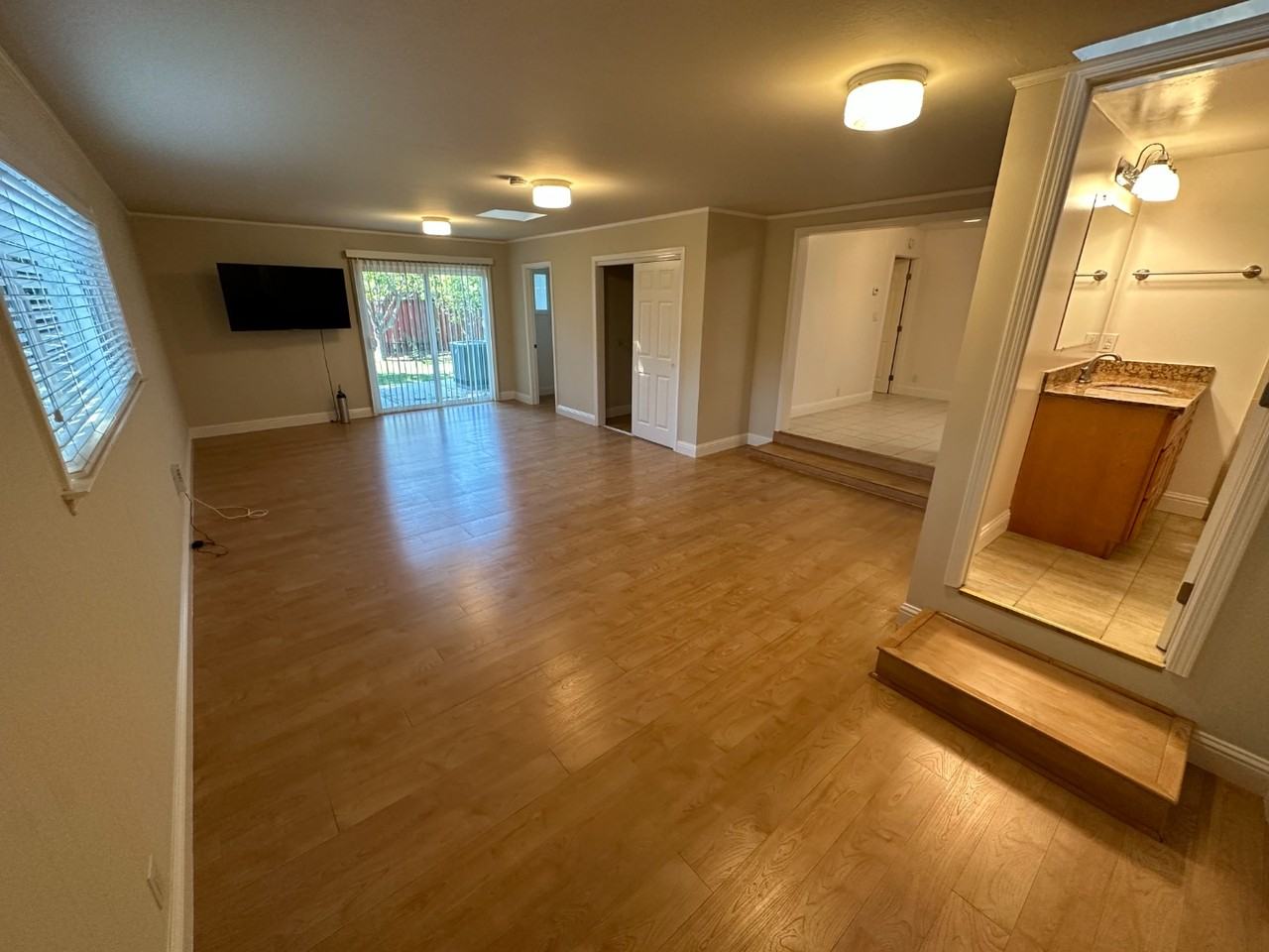 922 Barstow Ct - Photo 2 of 20