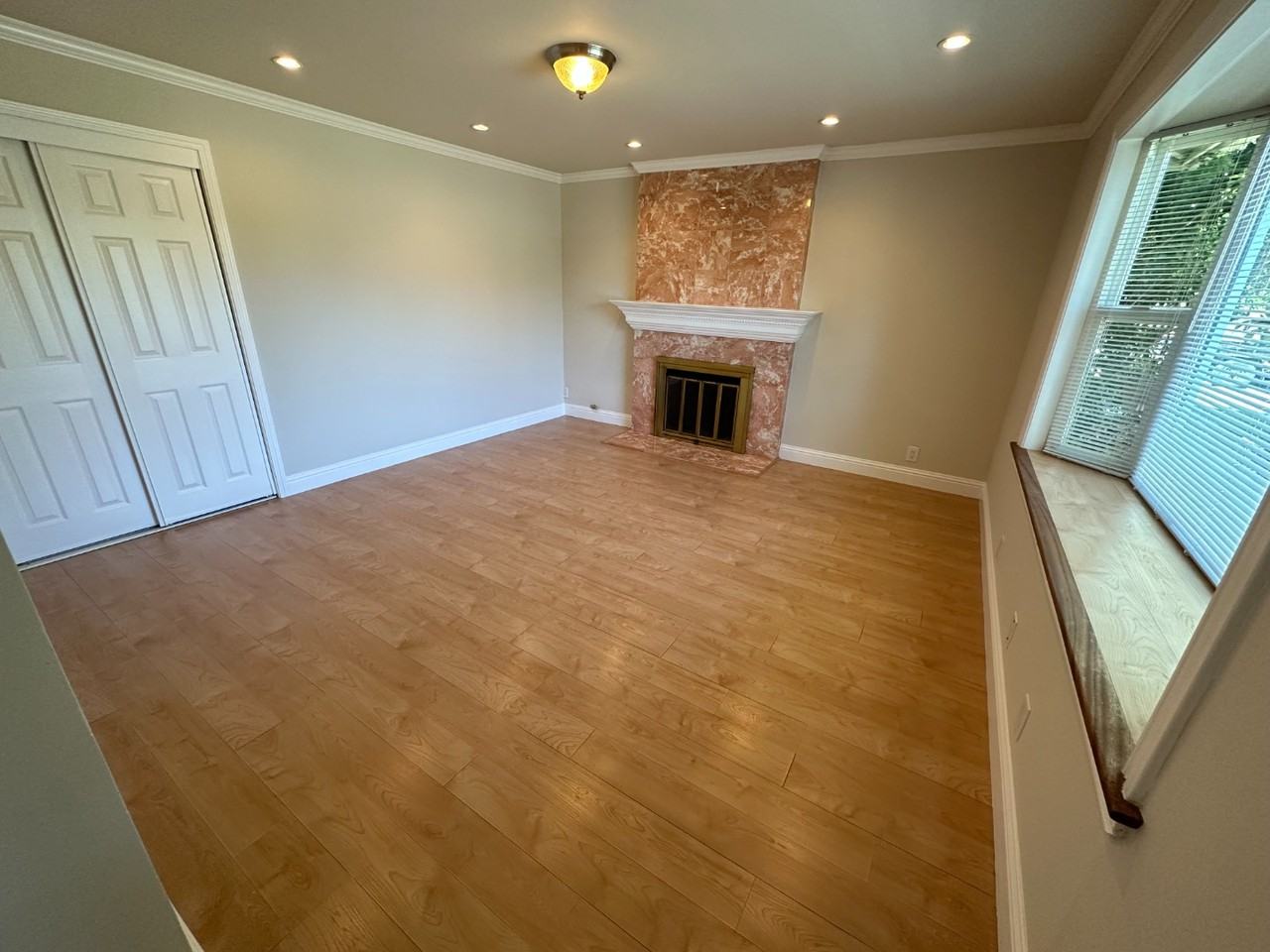 922 Barstow Ct - Photo 3 of 20