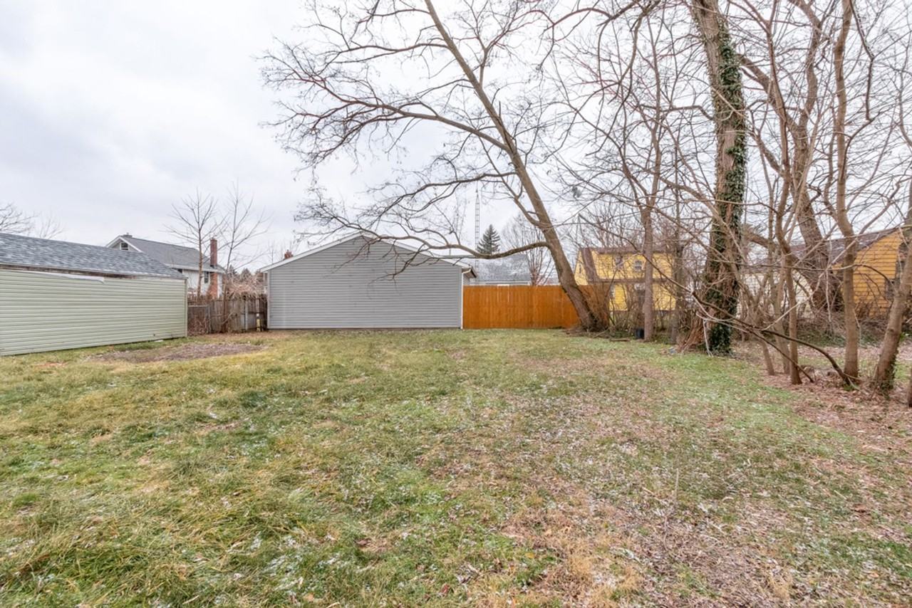 2613 Fletcher Ave Ne - Photo 3 of 20