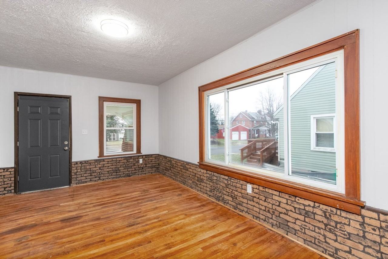 2613 Fletcher Ave Ne - Photo 5 of 20