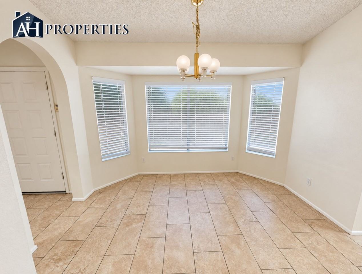 7062 W Caron Dr - Photo 7 of 16