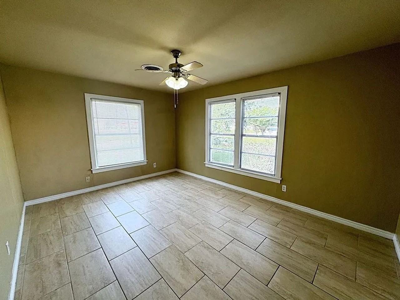 2672 Liberty St - Photo 3 of 10