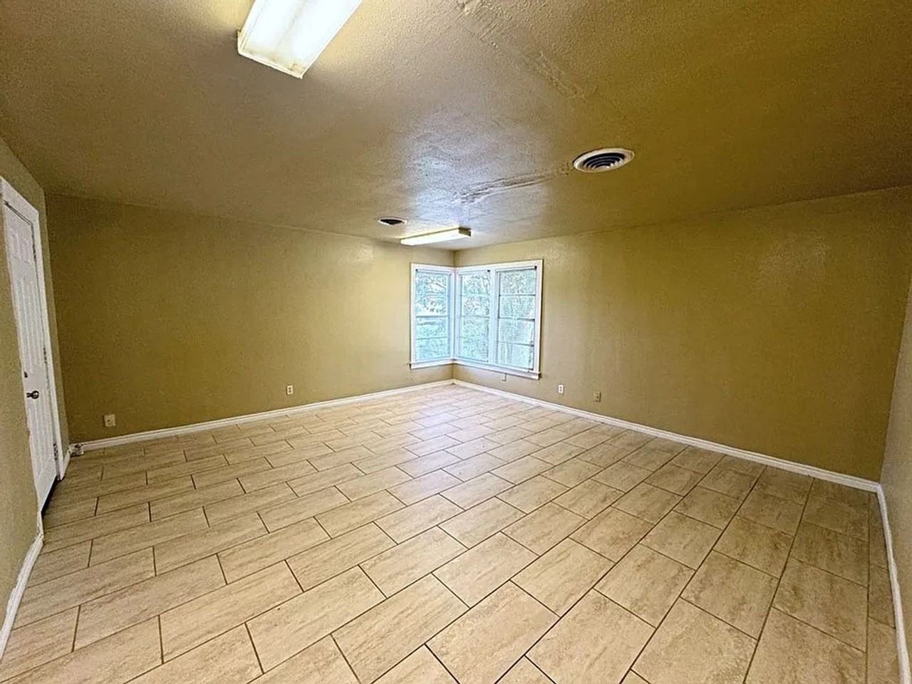 2672 Liberty St - Photo 4 of 10