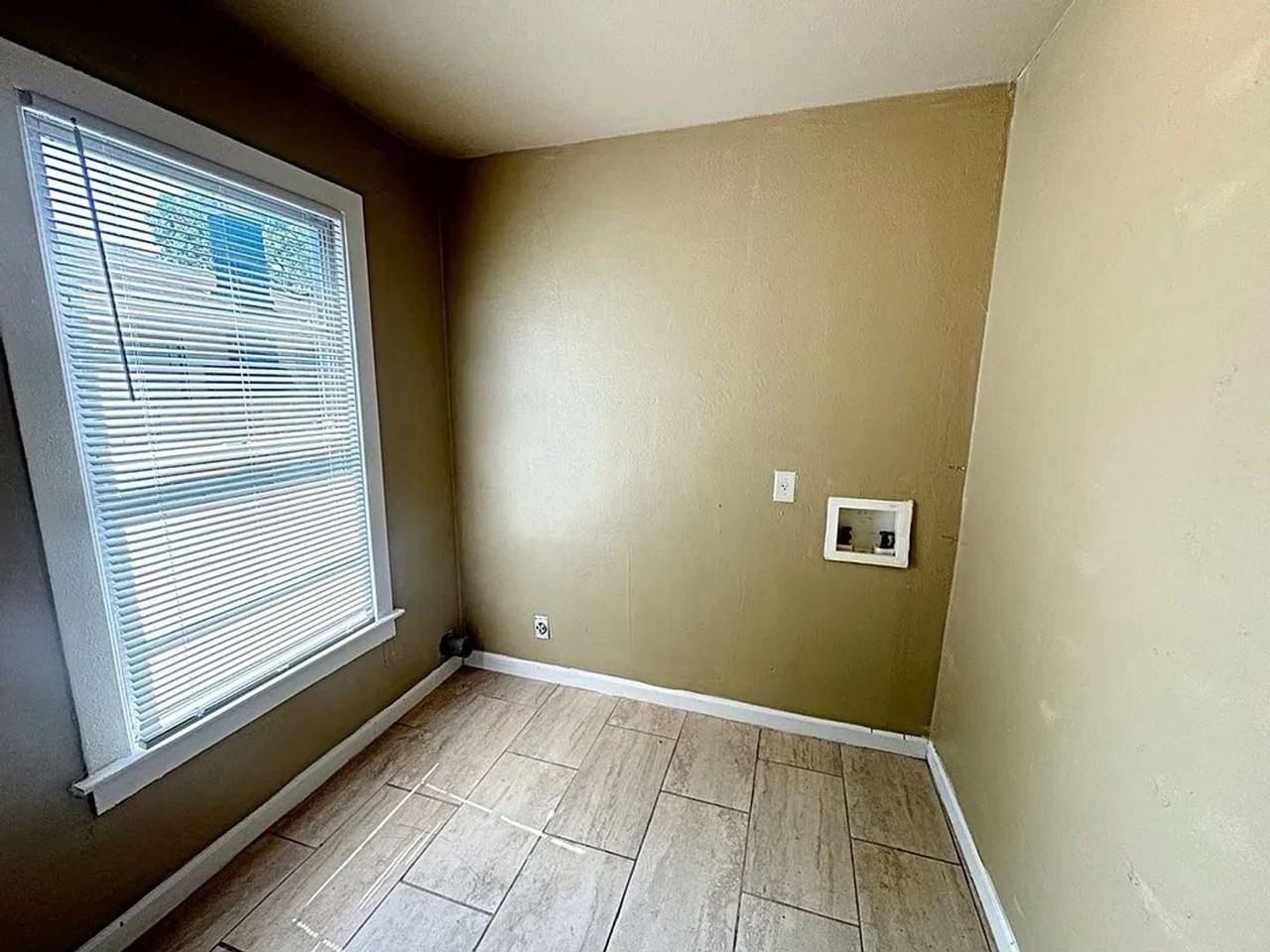 2672 Liberty St - Photo 5 of 10