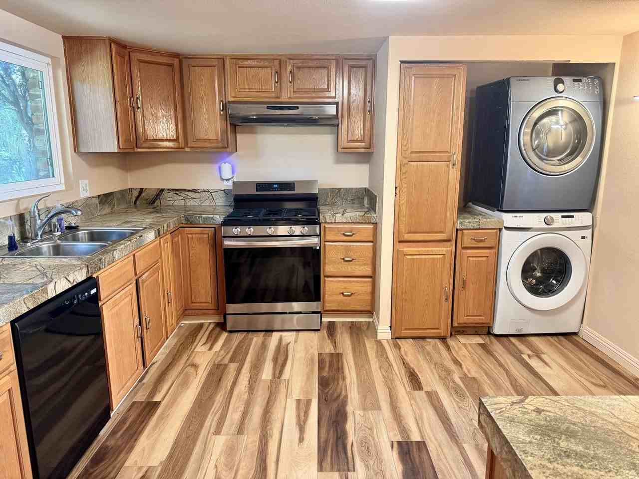 8122 Deerfield Dr - Photo 4 of 35