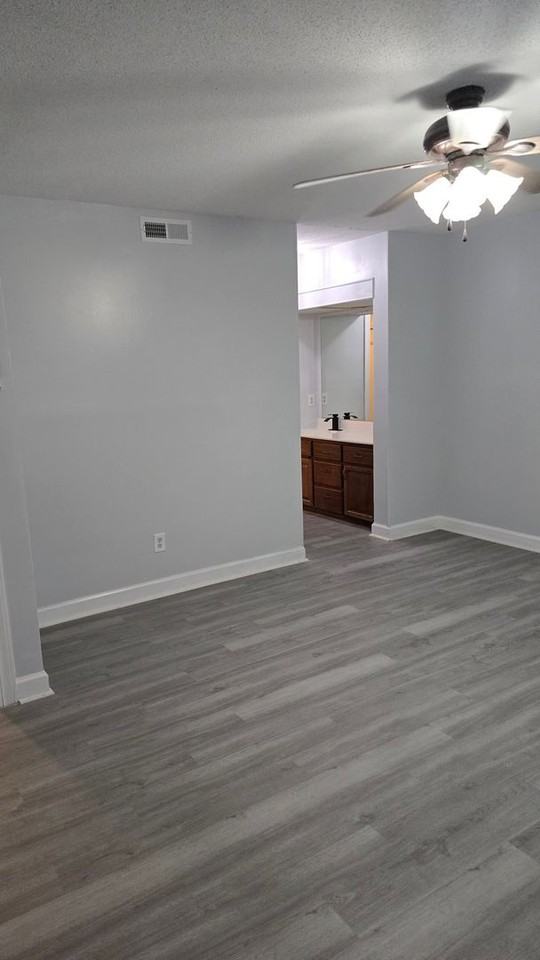 1609 S Taylor St - Photo 7 of 33