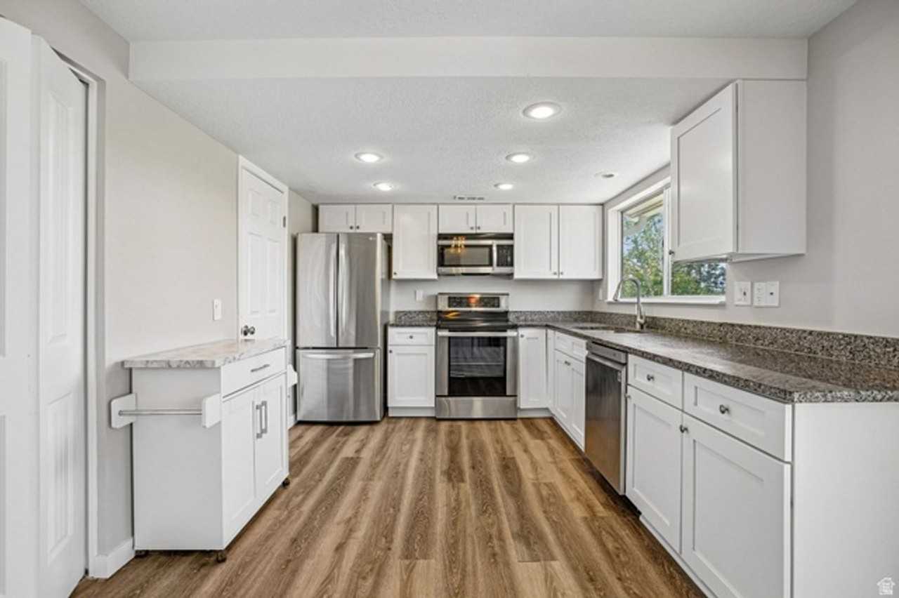 50 E 250 N - Photo 2 of 12