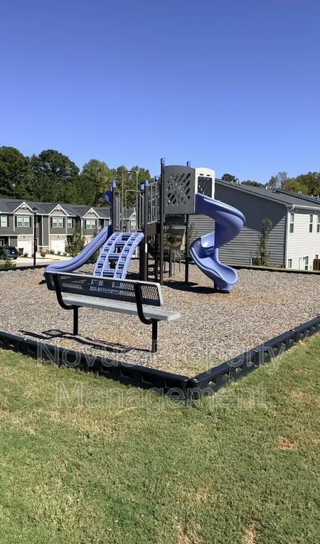 241 Ivey Ter - Photo 4 of 25