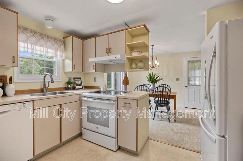 1B Arabian Ct - Photo 6 of 15