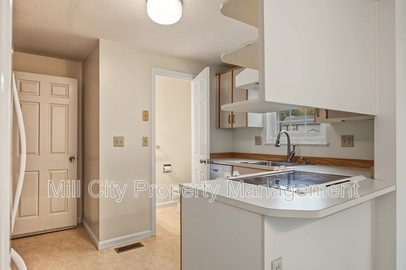 1B Arabian Ct - Photo 7 of 15