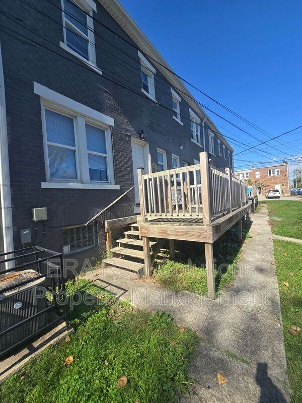 428 Columbian Ave - Photo 2 of 24