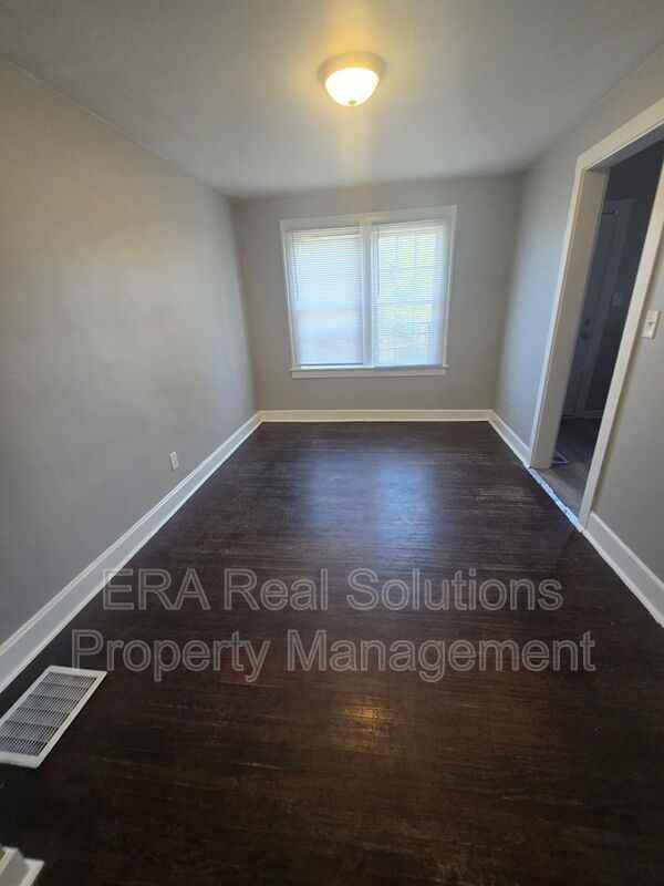 428 Columbian Ave - Photo 6 of 24