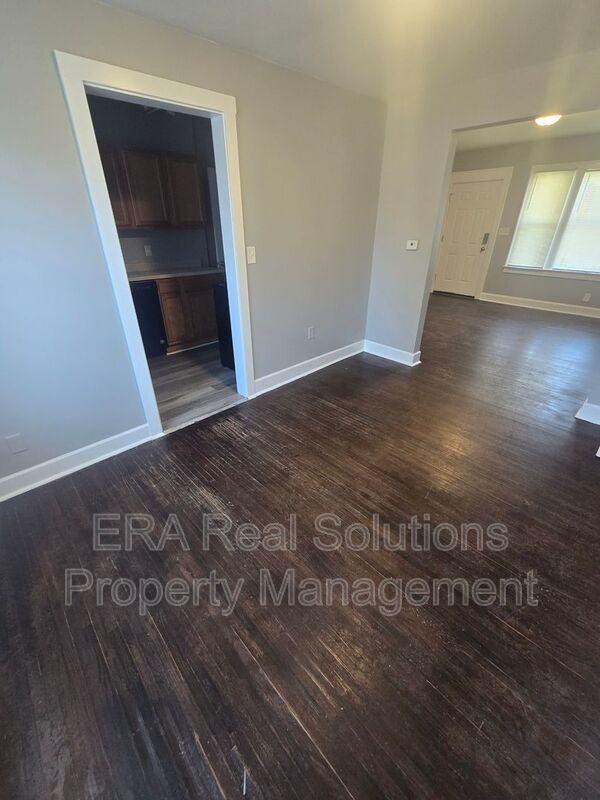 428 Columbian Ave - Photo 7 of 24