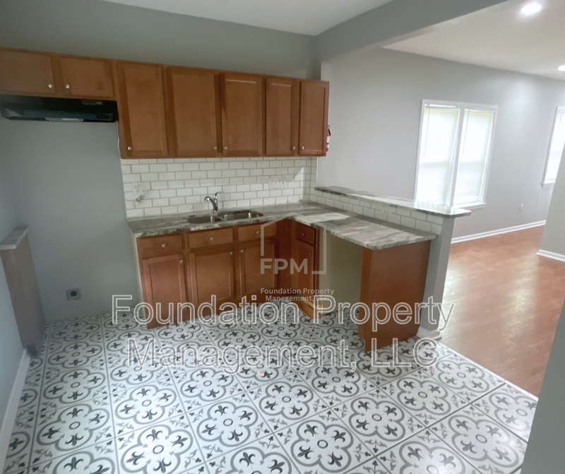 2001 Waverly Ave - Photo 4 of 20