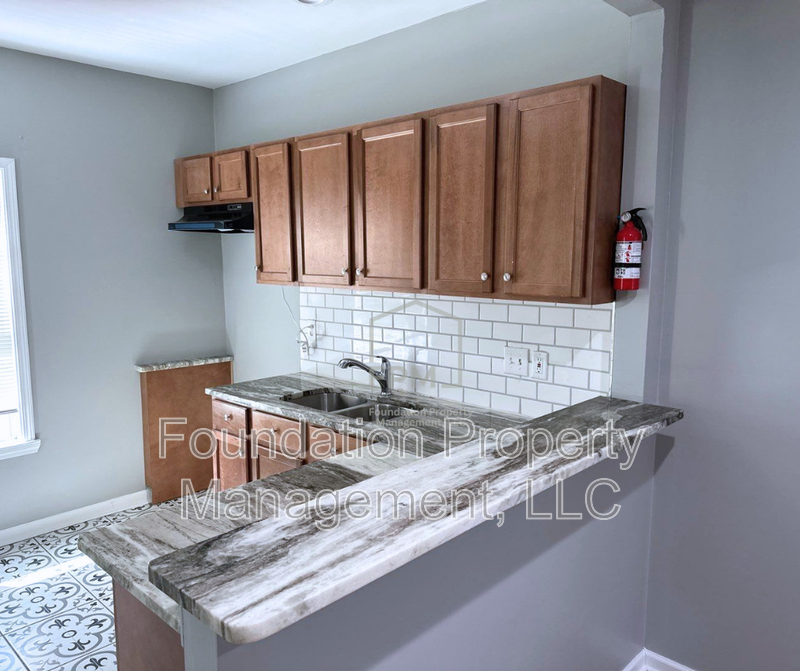 2001 Waverly Ave - Photo 5 of 20