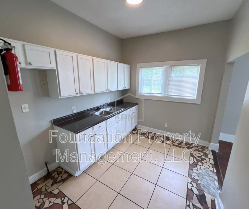 701 E Alston Ave - Photo 4 of 19
