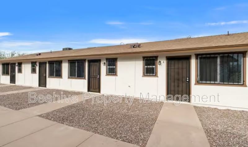 1630 E Monroe St #1 - Photo 4 of 12