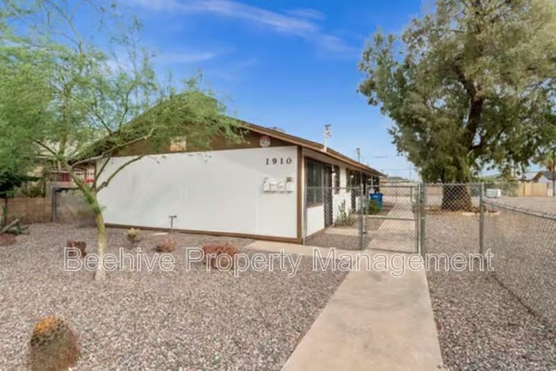 1910 E Adams St #2