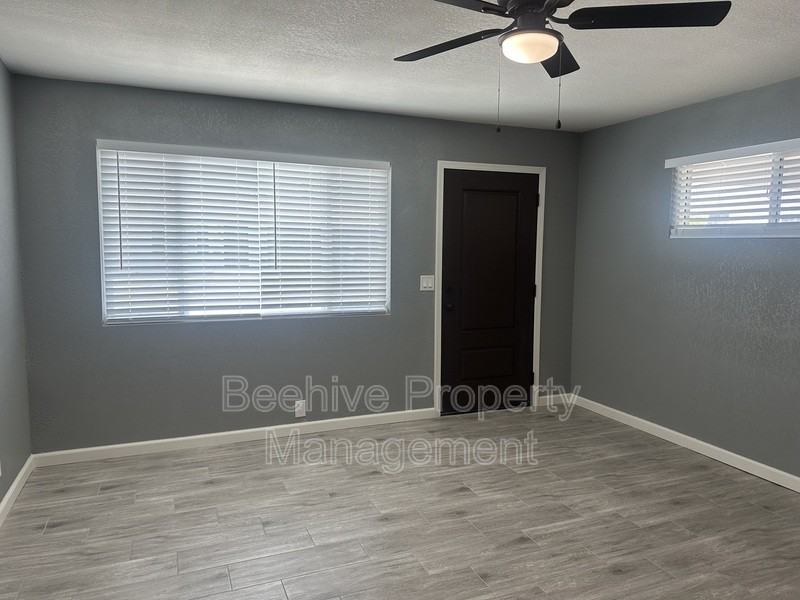1317 W 4th St - Photo 3 of 8