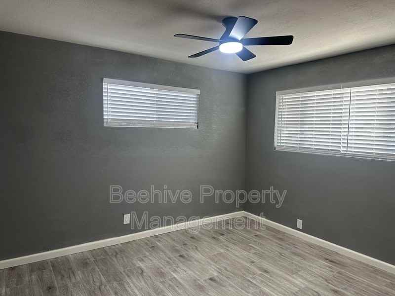 1317 W 4th St - Photo 6 of 8