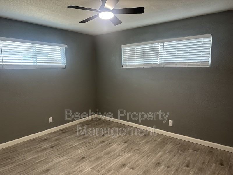 1317 W 4th St - Photo 7 of 8