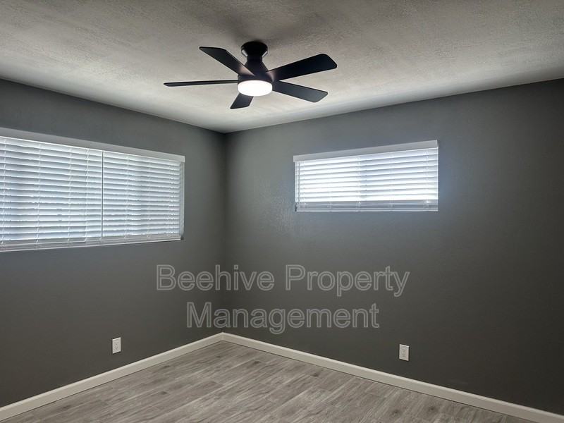 1319 W 4th St - Photo 6 of 8