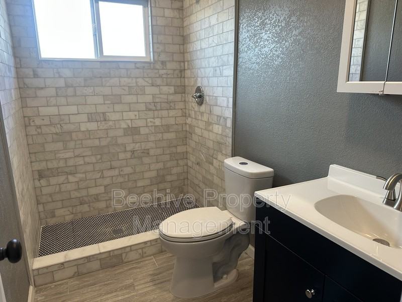 1319 W 4th St - Photo 7 of 8