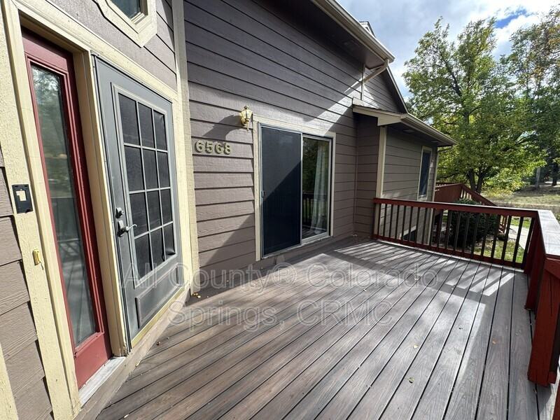 6568 Foxdale Cir - Photo 2 of 32