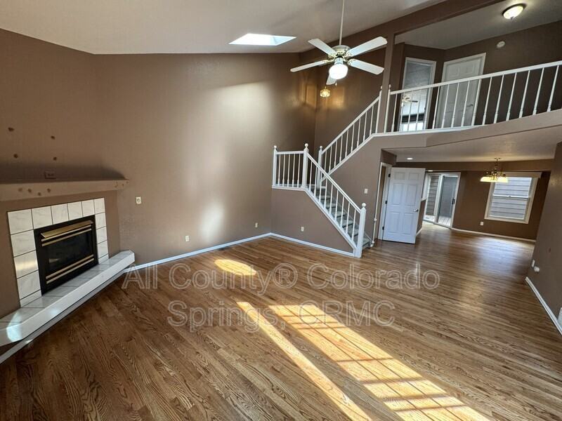 6568 Foxdale Cir - Photo 3 of 32