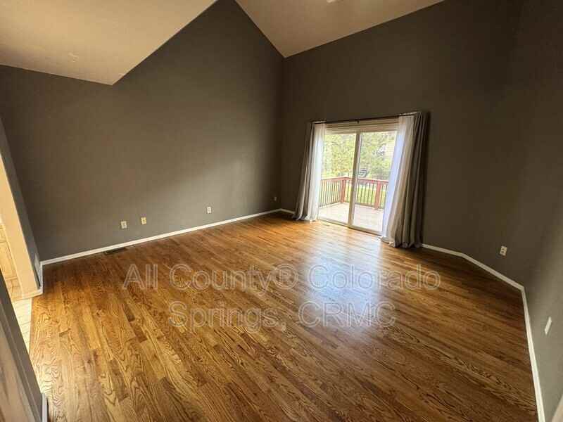 6568 Foxdale Cir - Photo 6 of 32