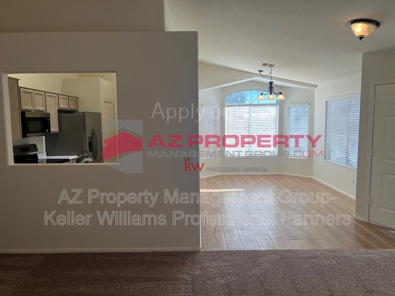 4838 W Kerry Ln - Photo 4 of 20