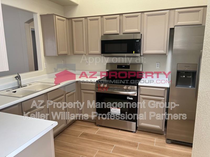 4838 W Kerry Ln - Photo 7 of 20