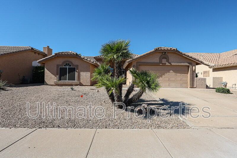 8738 W Rockwood Dr - Photo 2 of 20