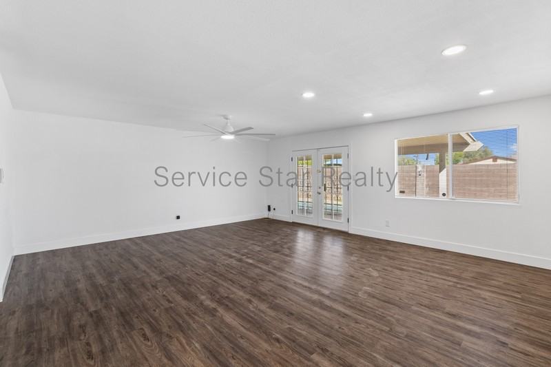 3236 E Windrose Dr - Photo 5 of 25