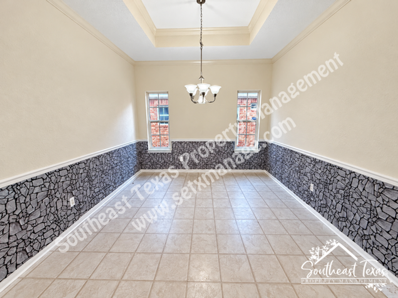 7920 Buttercup Ln - Photo 3 of 19