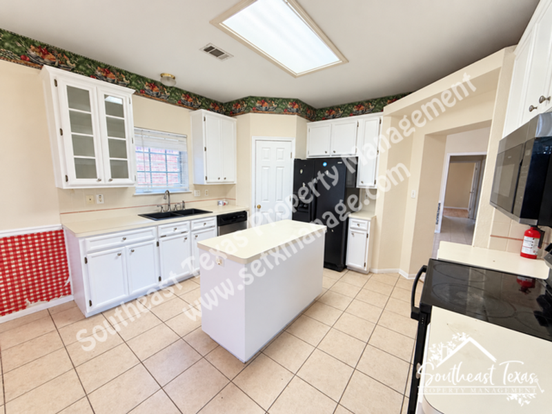 7920 Buttercup Ln - Photo 5 of 19