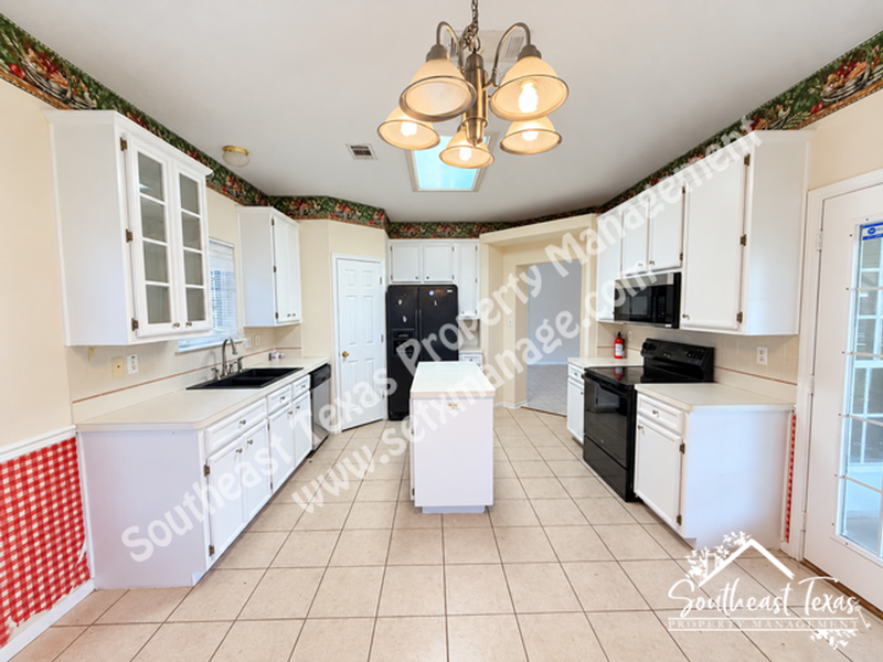 7920 Buttercup Ln - Photo 6 of 19