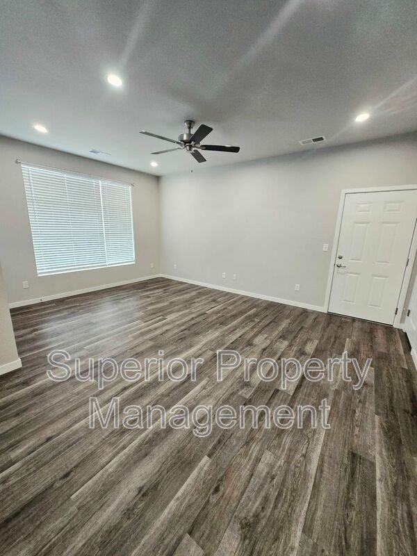 1355 Howling Moon Way #B - Photo 3 of 8